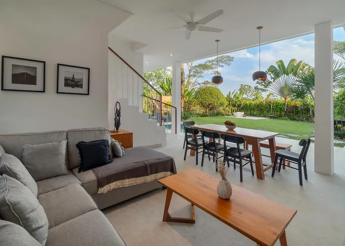 Villa Andreyana 4br Pool, Sunrise & Mount Agung View Ubud