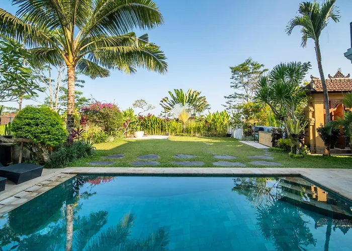 Villa Andreyana 4br Pool, Sunrise & Mount Agung View *