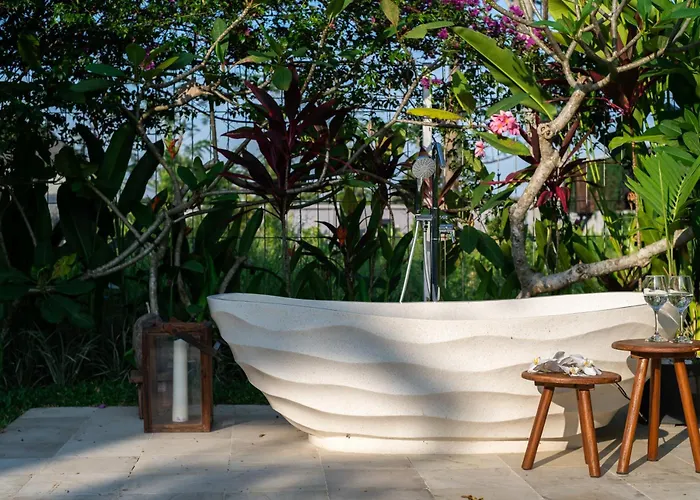 Andreyana 4br Pool, Sunrise & Mount Agung View *