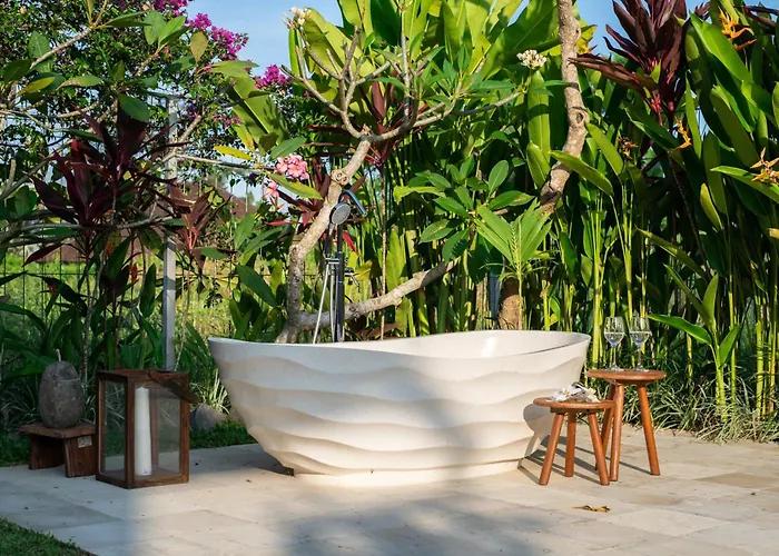 Andreyana 4br Pool, Sunrise & Mount Agung View Villa *