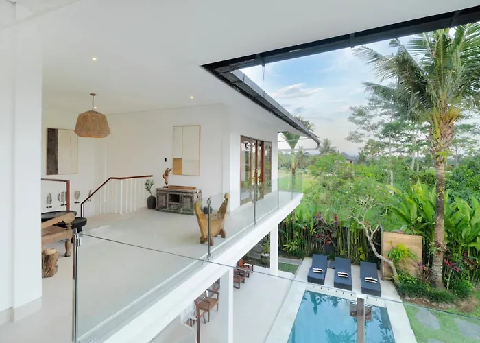 Villa Andreyana 4br Pool, Sunrise & Mount Agung View Ubud
