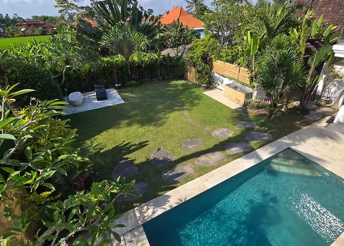 Andreyana 4br Pool, Sunrise & Mount Agung View Ubud