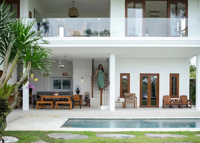 Andreyana 4br Pool, Sunrise & Mount Agung View
