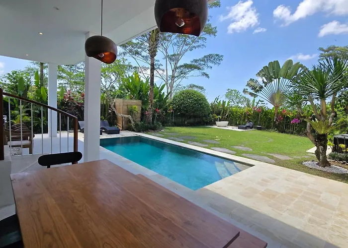 Villa Andreyana 4br Pool, Sunrise & Mount Agung View Ubud