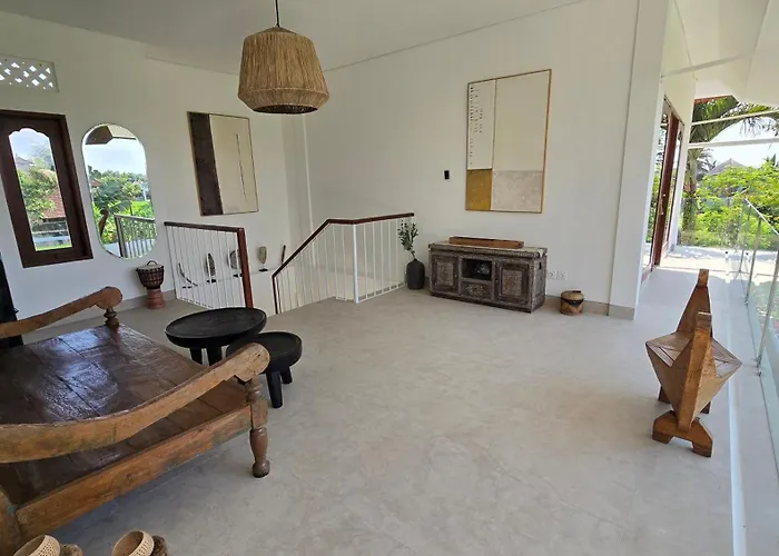 Villa Andreyana 4br Pool, Sunrise & Mount Agung View Ubud